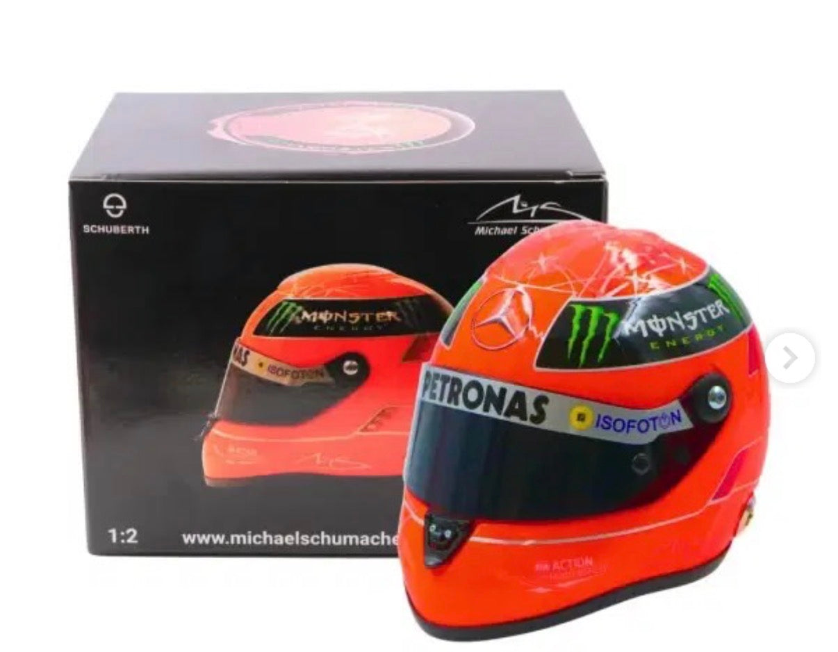 Casco escala 1:2 Michael Schumacher Mercedes 2011