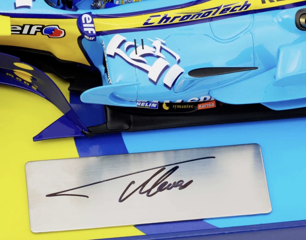 Monoplaza escala 1:18 Fernando Alonso 2005 Renault AUTOGRAFIADO